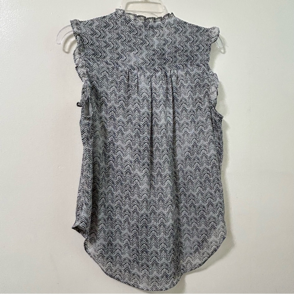 DKNY Ruffled Sleeveless Top grey with lining size S - Picture 2 of 10